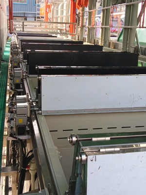 Titanium Alloys Spray Cleaning Equipment With Neutral Detergent Drying Aerospace Parts