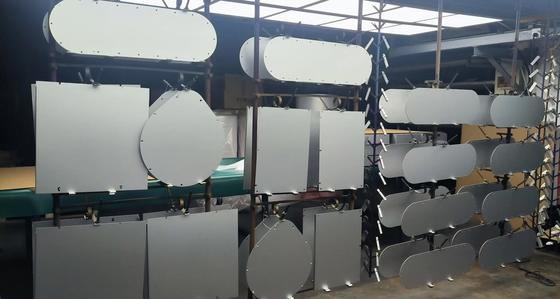 High-Efficiency Gantry Automatic Anodizing Line with 3 Gantry Single-Arm Double-Hook Cranes and 21 Process Tanks for Aluminum Parts Surface Treatment